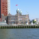 Hotel Restaurant New York in Rotterdam vom Wasser aus gesehen