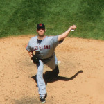 Nr. 38 Pitcher Joe Smith von den Cleveland Indians wirft gegen die Yankees