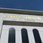 Gravierte Inschrift "Yankees Stadium"