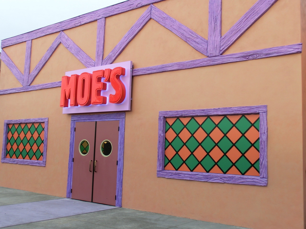 Außenansicht von Moe's Taverne in Springfield (Universal Orlando)