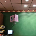 TV-Gerät in Moe's Taverne in Springfield (Universal Orlando)