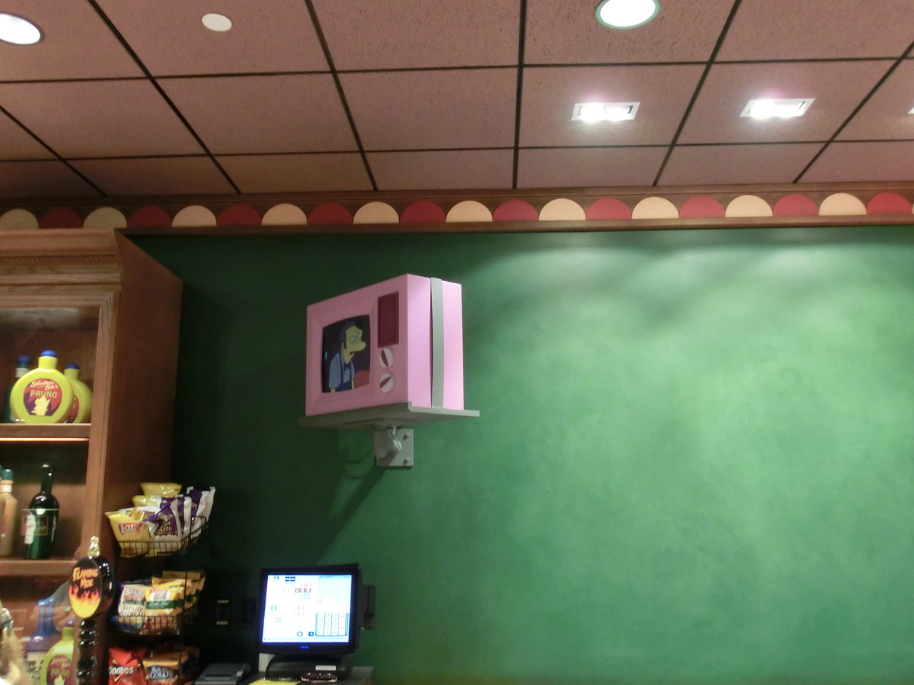 TV-Gerät in Moe's Taverne in Springfield (Universal Orlando)