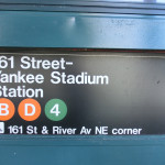 Stationsschild der Subway-Station "161 Street Yankee Stadium Station"