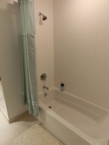 Badewanne in der Studio Suite der Dharma Home Suite - 70 Greene Street Jersey City
