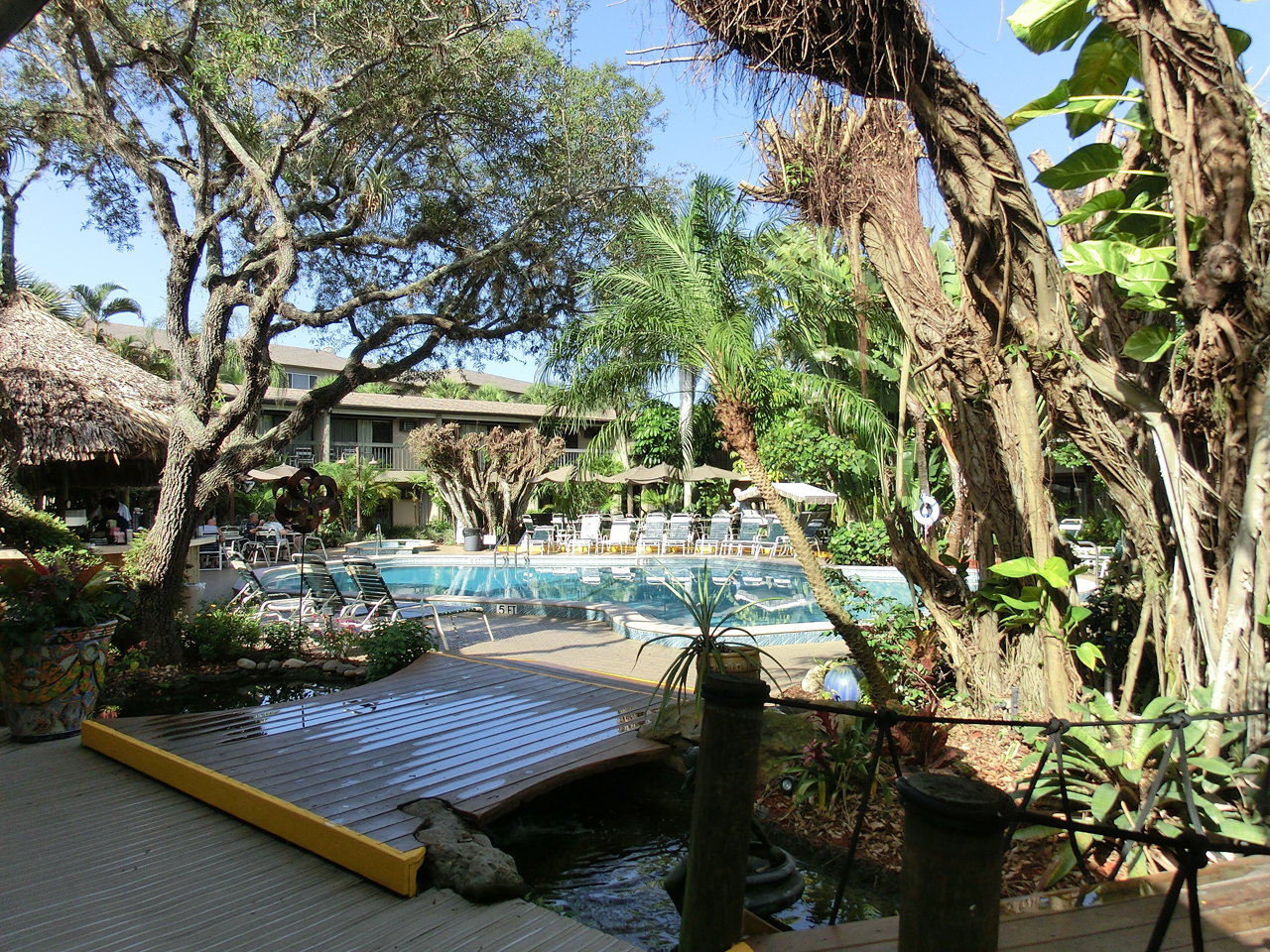 Ansicht Swimming-Pool Innenhof Best Western Naples Inn & Suites