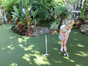 Kleine Minigolf-Anlage im Hotel-Innenhof