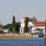 Ansicht auf die griechisch-orthodoxe Kirche von der Thassos-Fähre aus gesehen