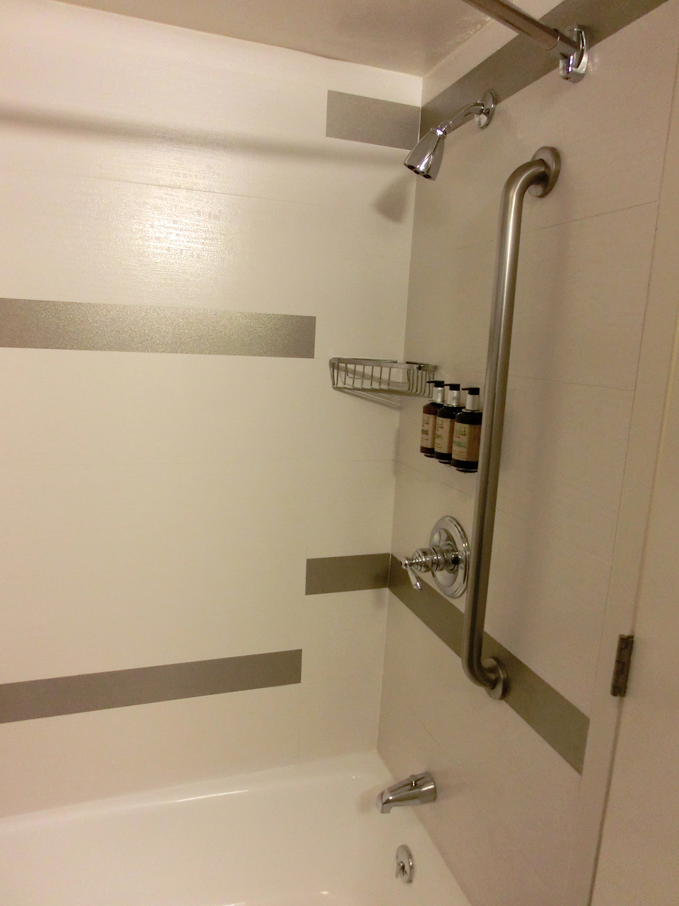 Ansicht Badezimmer - Badewanne mit Dusche - The Liaison Capitol Hill - Washington D. C.