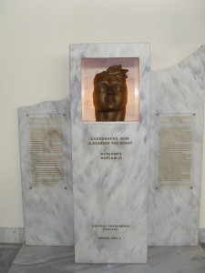 Büste "Alexander der Große" am Flughafen Kavala