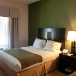 Queen Size Bed im Holiday Inn Express & Suites in Marathon