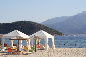 Strand von Keramoti – im Hintergrund die Inseln Thasopoula und Thassos
