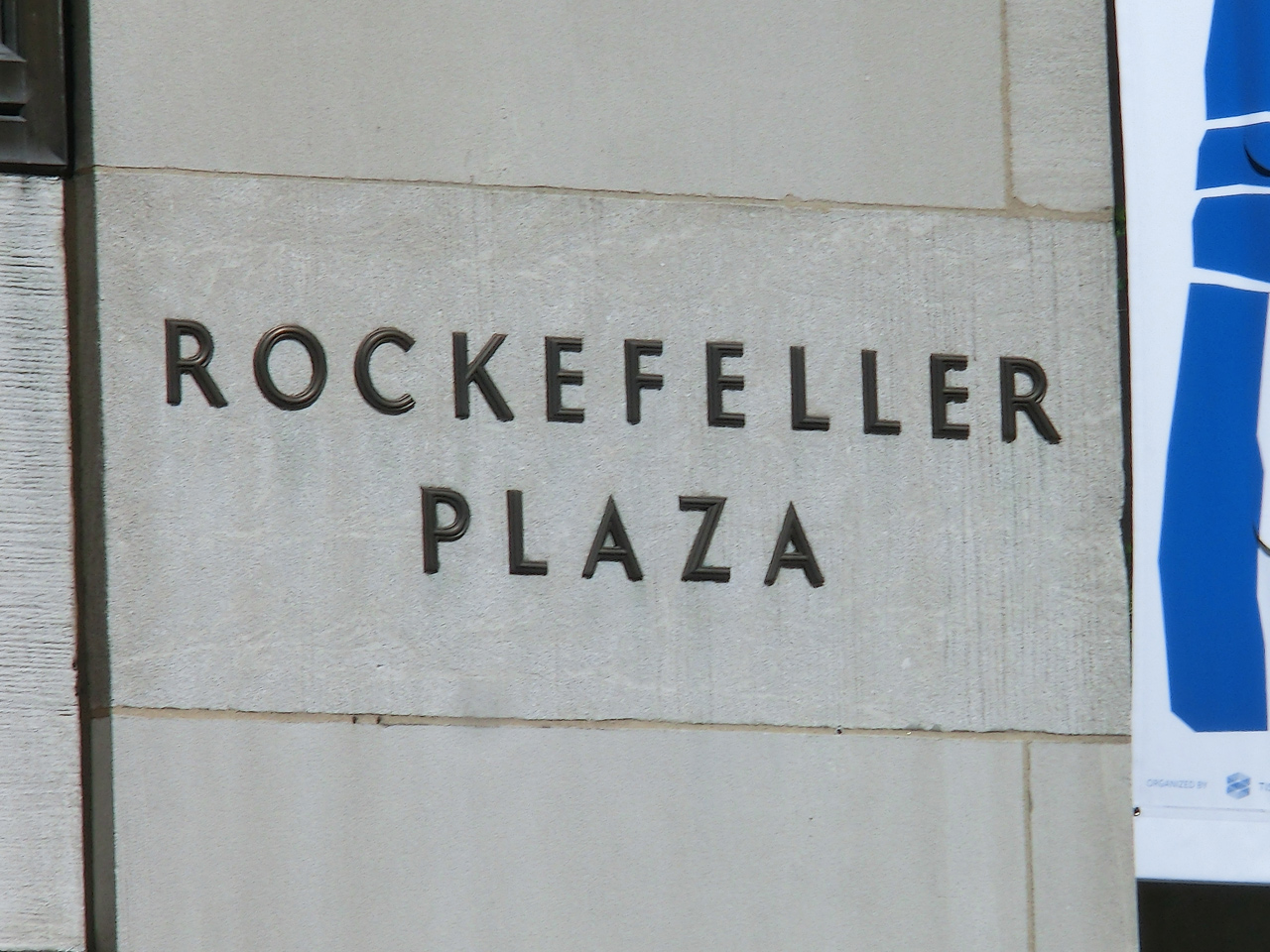 Rockefeller Plaza - Inschrift
