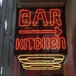 Neonreklame Bar Kitchen - Wegweiser