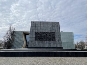 Museum der Geschichte der polnischen Juden POLIN und Denkmal Helden des Warschauer Ghetto